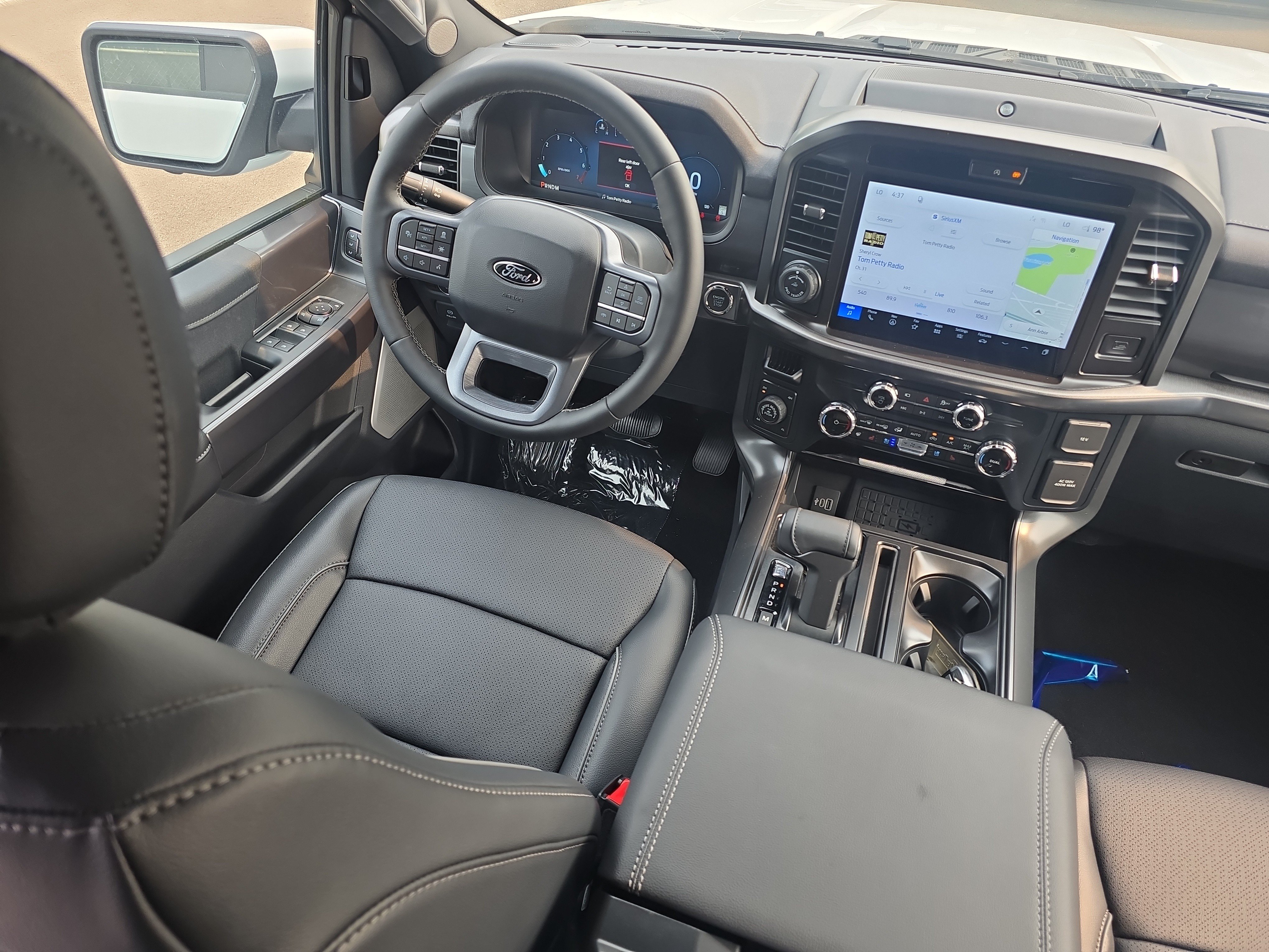 New 2026 Oxford White Ford Lariat® image 32