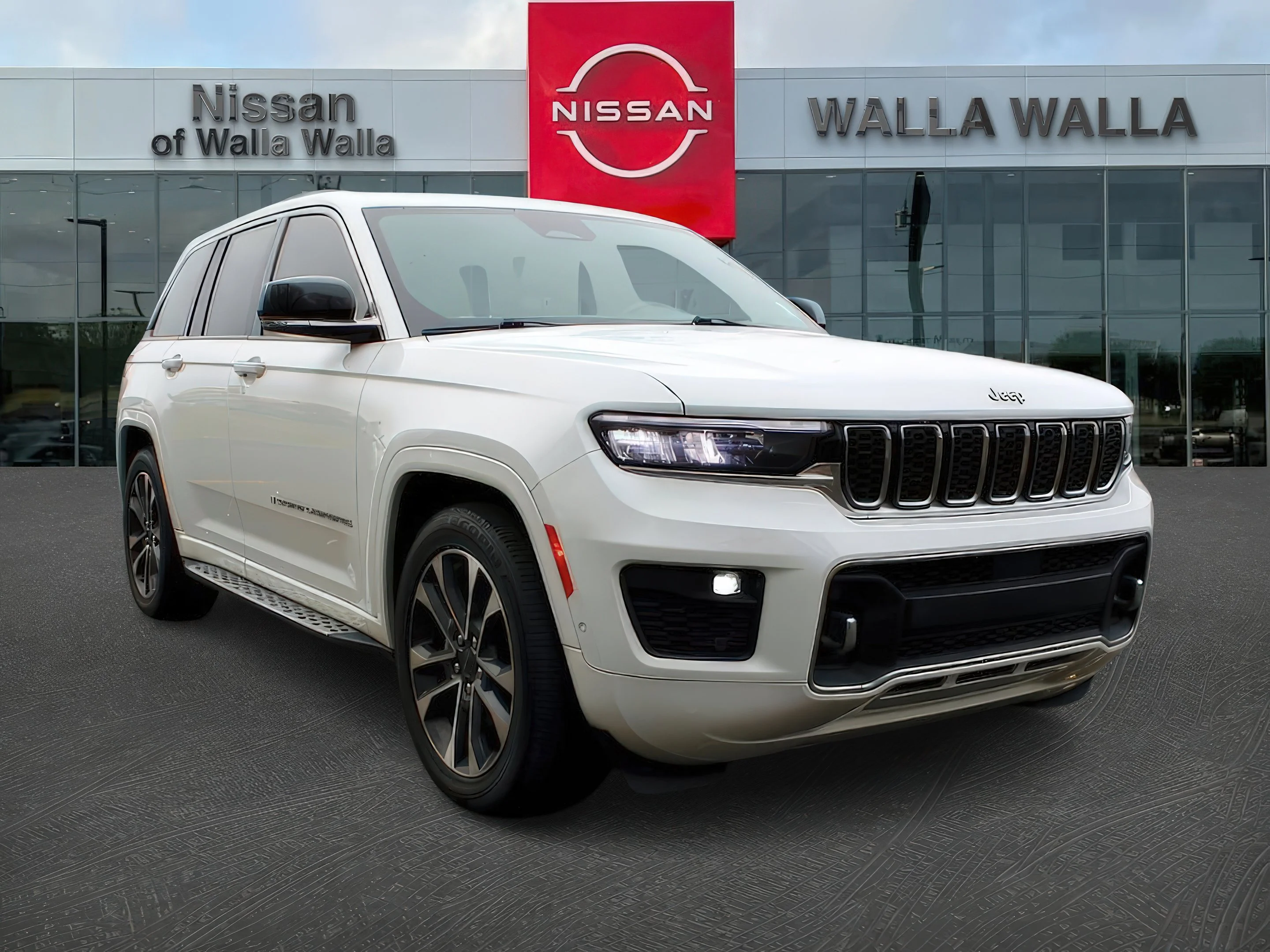 2022 Jeep Grand Cherokee Overland 4x4's photo