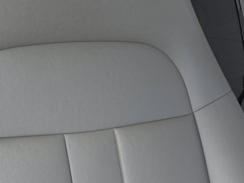 2025 GMC SAVANA - Image 28