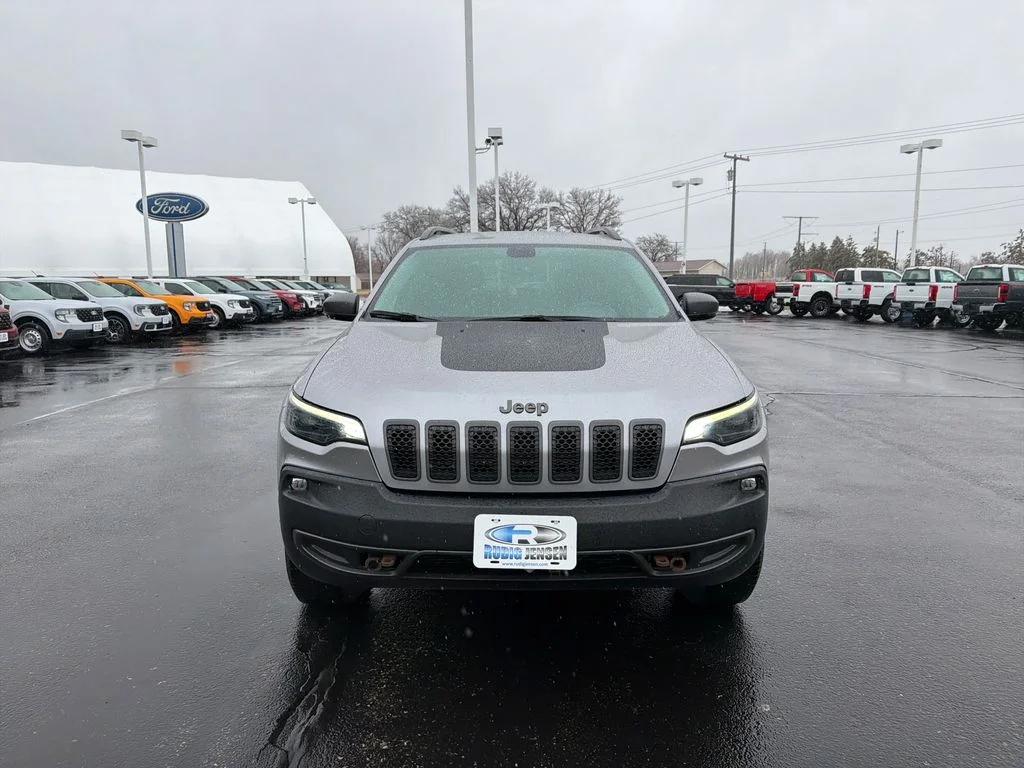 Used 2020 Silver Jeep Trailhawk image 8