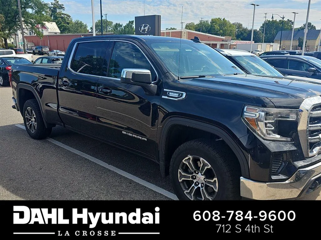 Used 2021 Onyx Black GMC SLE image 1