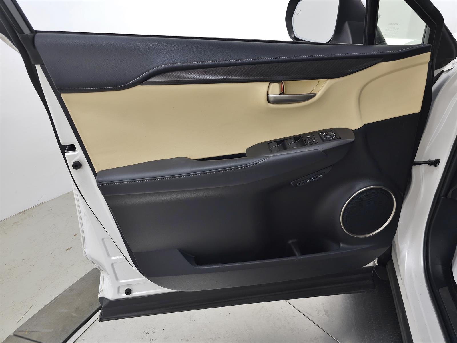 Used 2016 White Lexus PREMIUM image 13