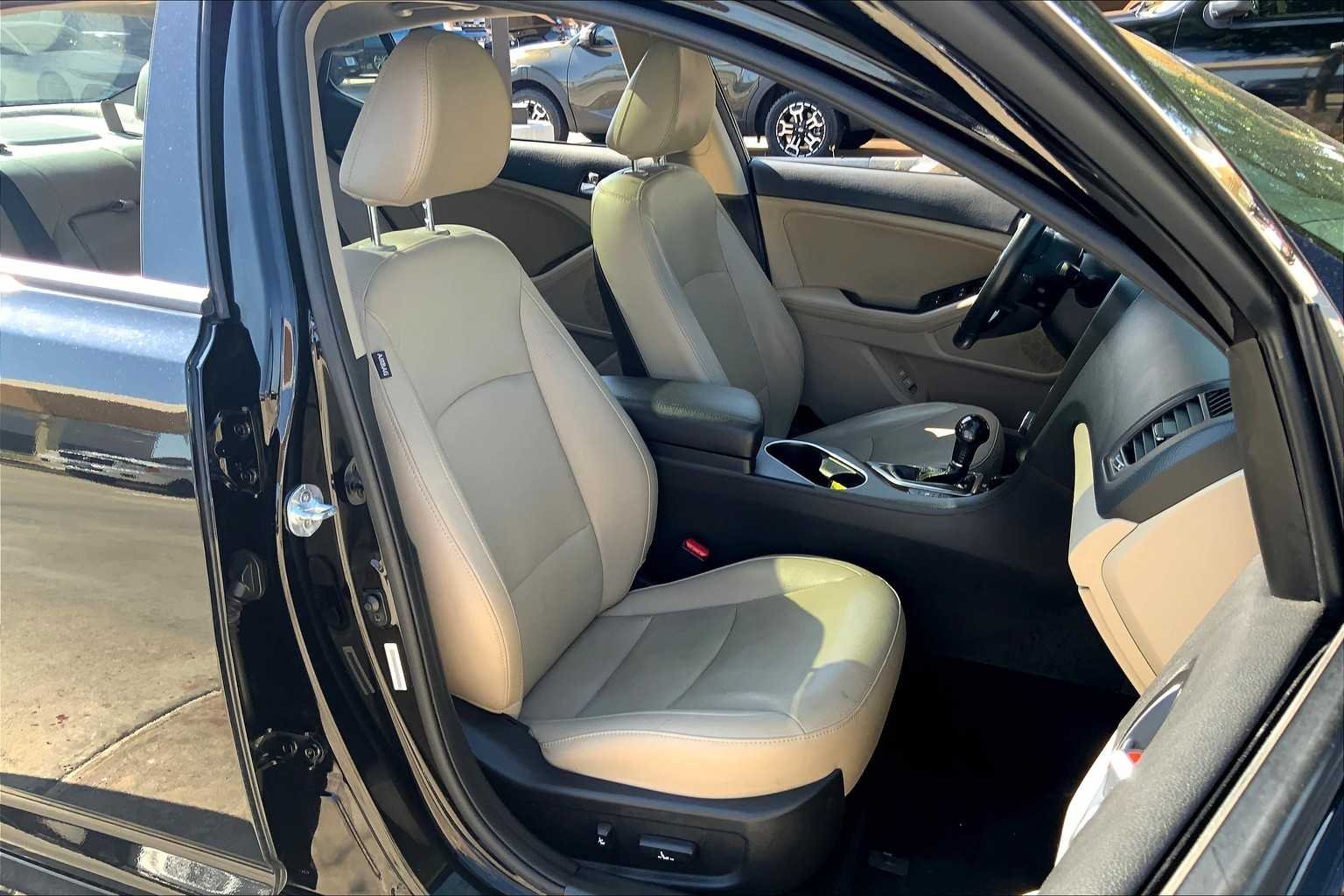 Used 2015 Ebony Black Kia EX image 9