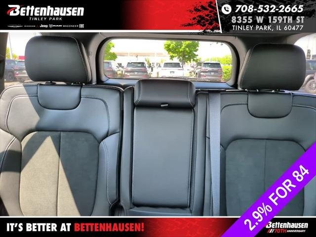New 2026 Baltic Gray Metallic Clear-Coat Exterior Paint Jeep Laredo image 24