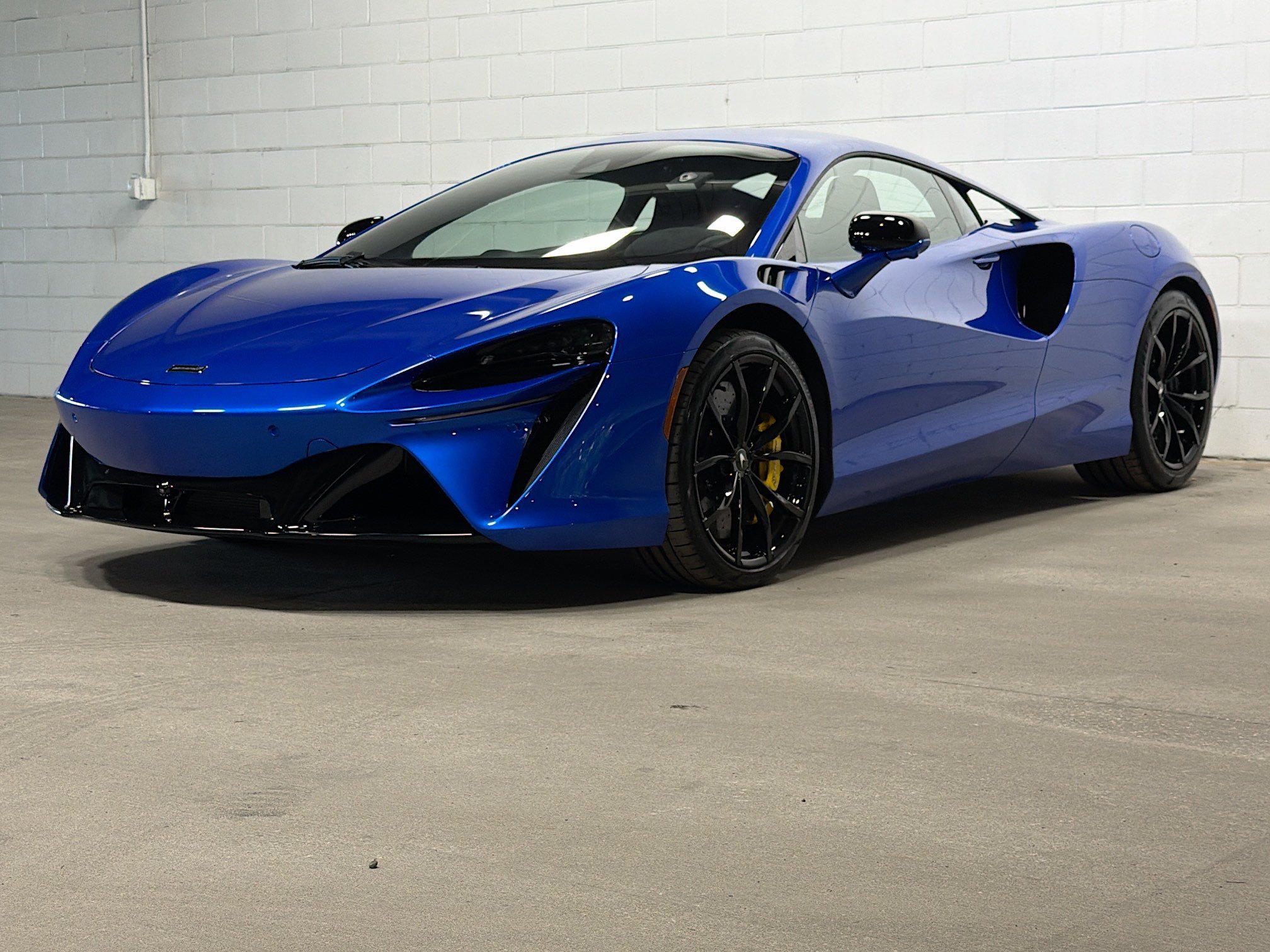2024 McLaren Artura 3.0's photo