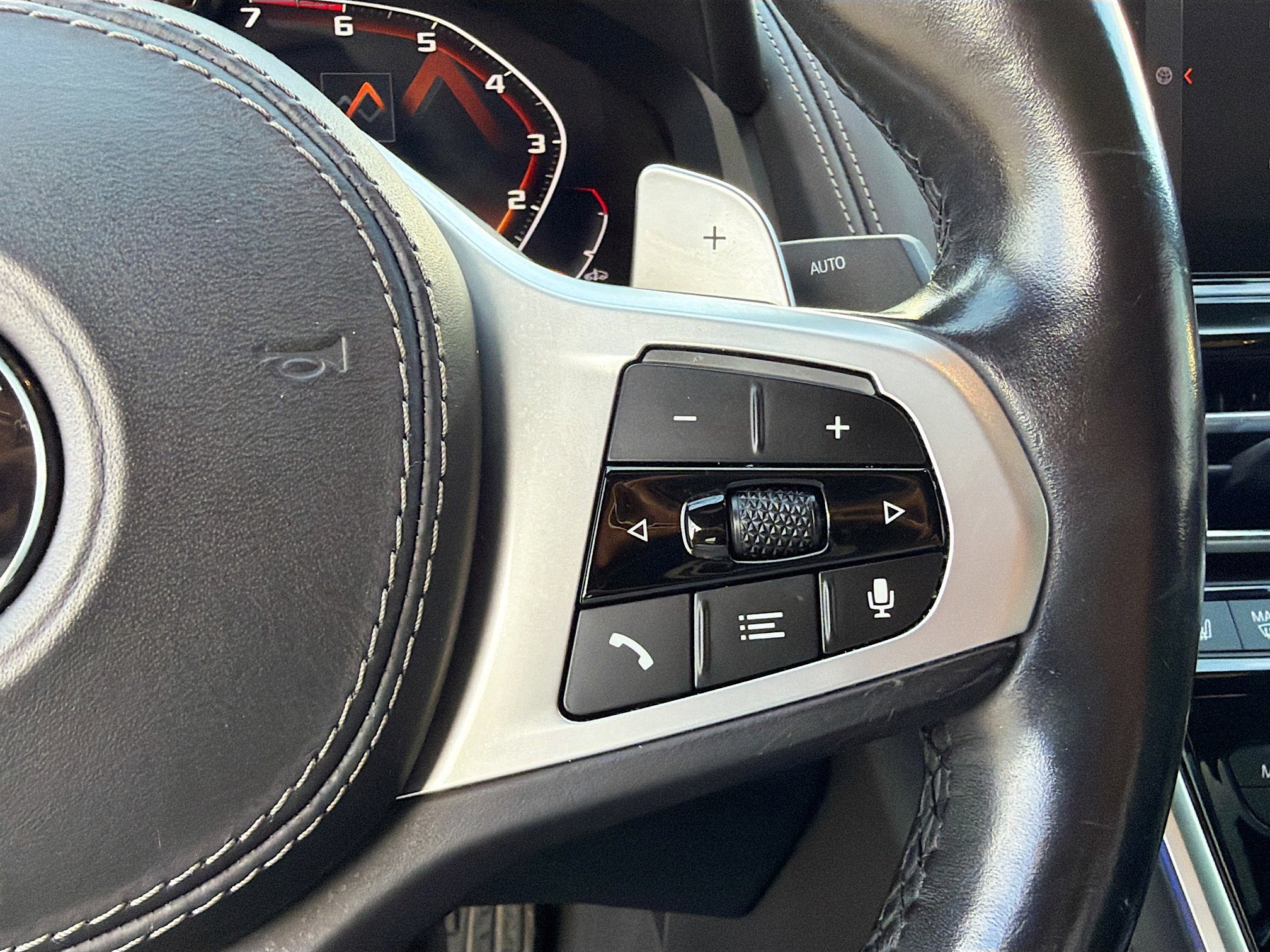 Used 2022 Black Sapphire Metallic BMW M850i image 38