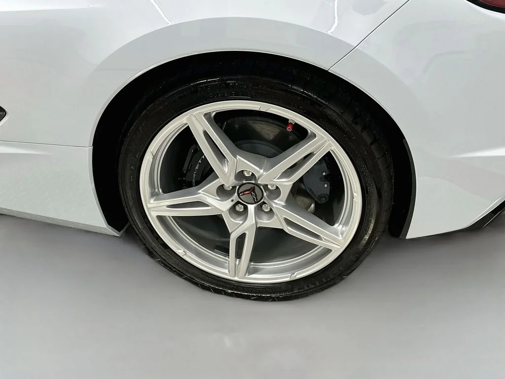 Used 2024 White Chevrolet Stingray image 29