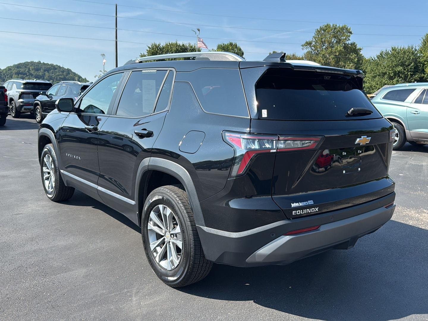 Used 2025 Mosaic Black Metallic Chevrolet FWD LT image 18