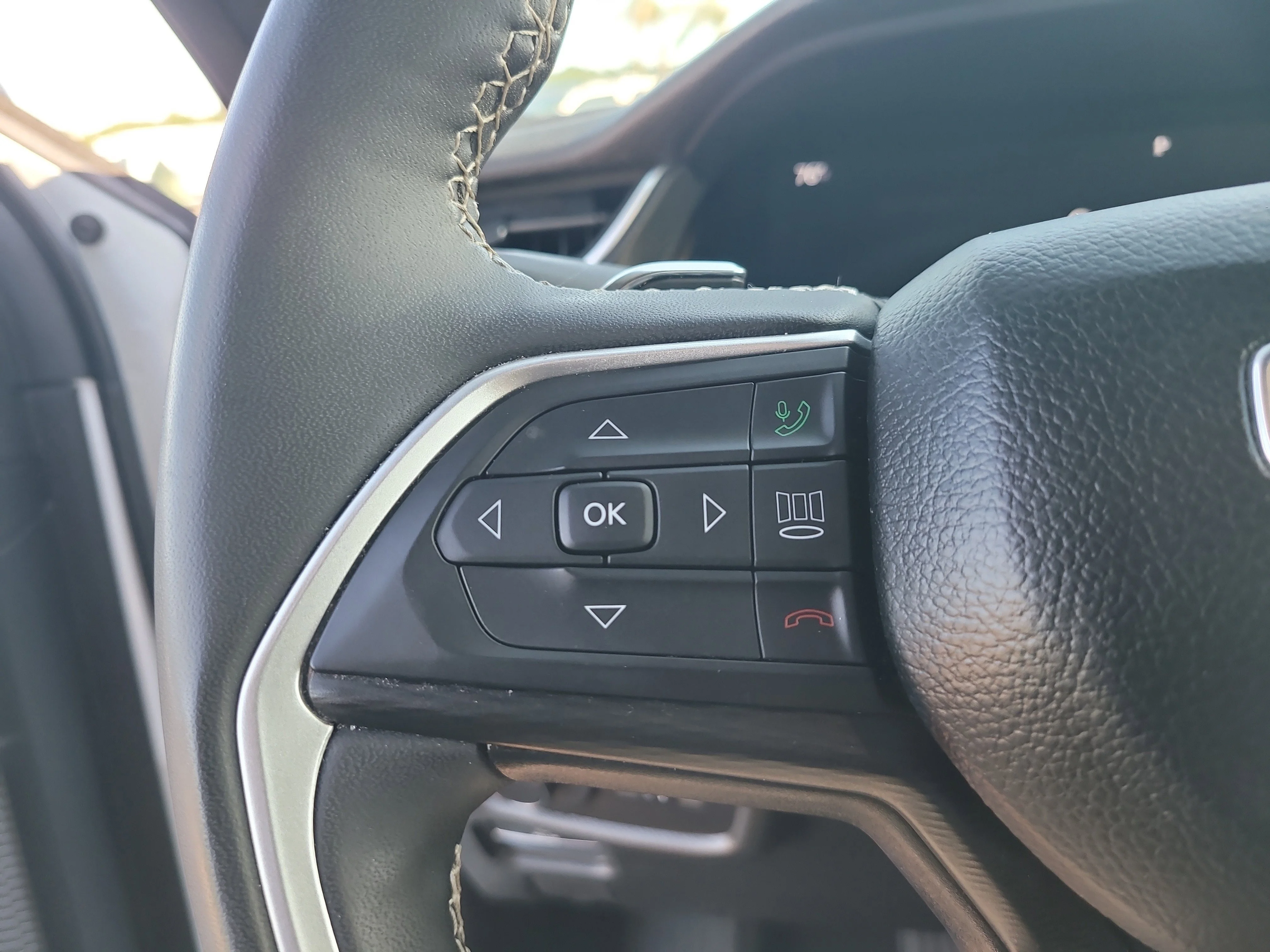 Used 2024 Bright White Clearcoat Jeep Altitude image 27