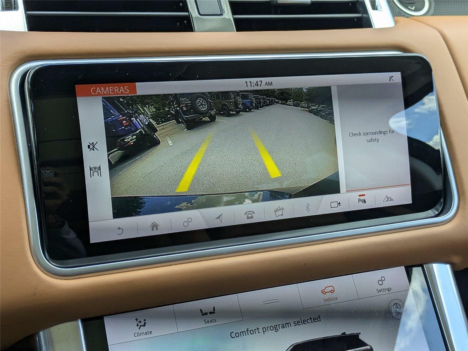 Used 2019 British Racing Green Metallic Land Rover Dynamic image 24