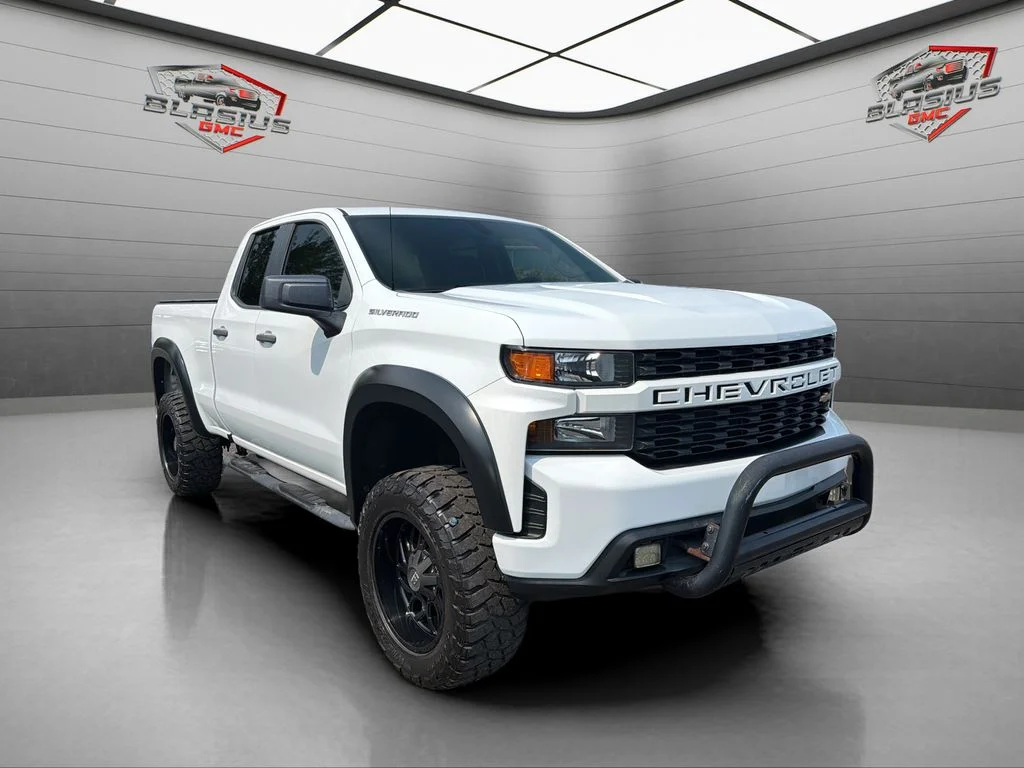Used 2019 White Chevrolet Custom image 7