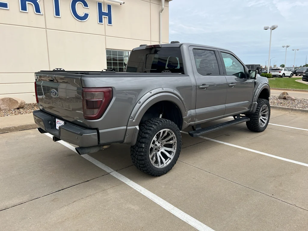 Used 2021 Gray Metallic Ford LARIAT image 10