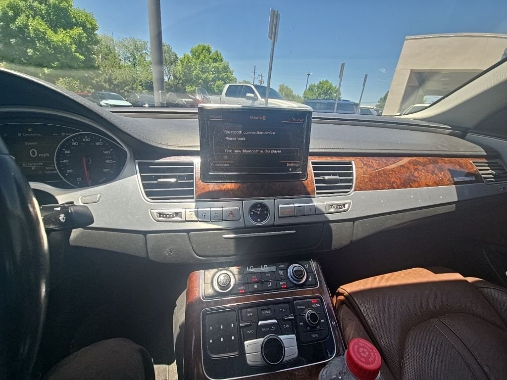 Used 2014  Audi 4.0T image 19