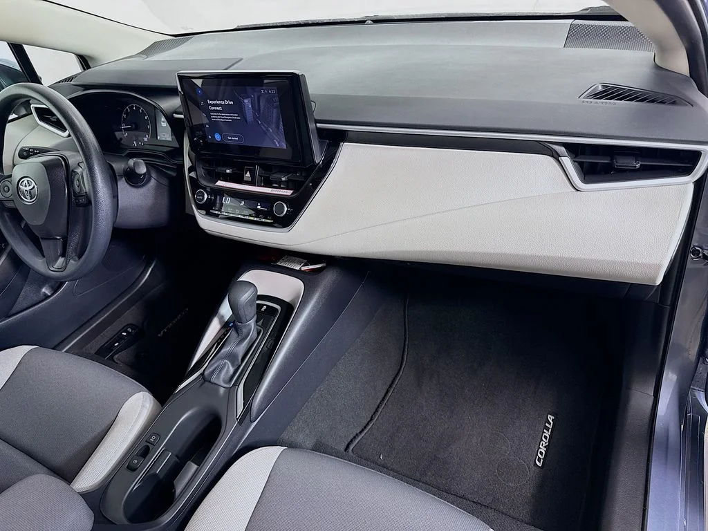 2025 Toyota Corolla LE - Photo 27