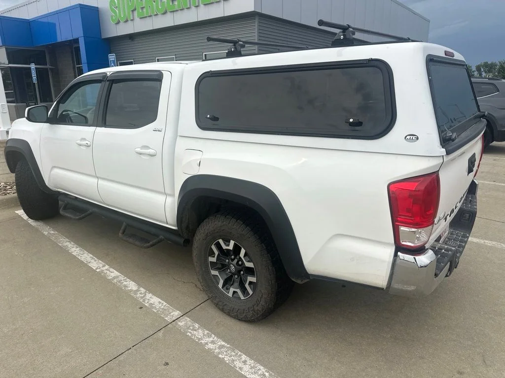 Used 2017 White Toyota SR5 image 4
