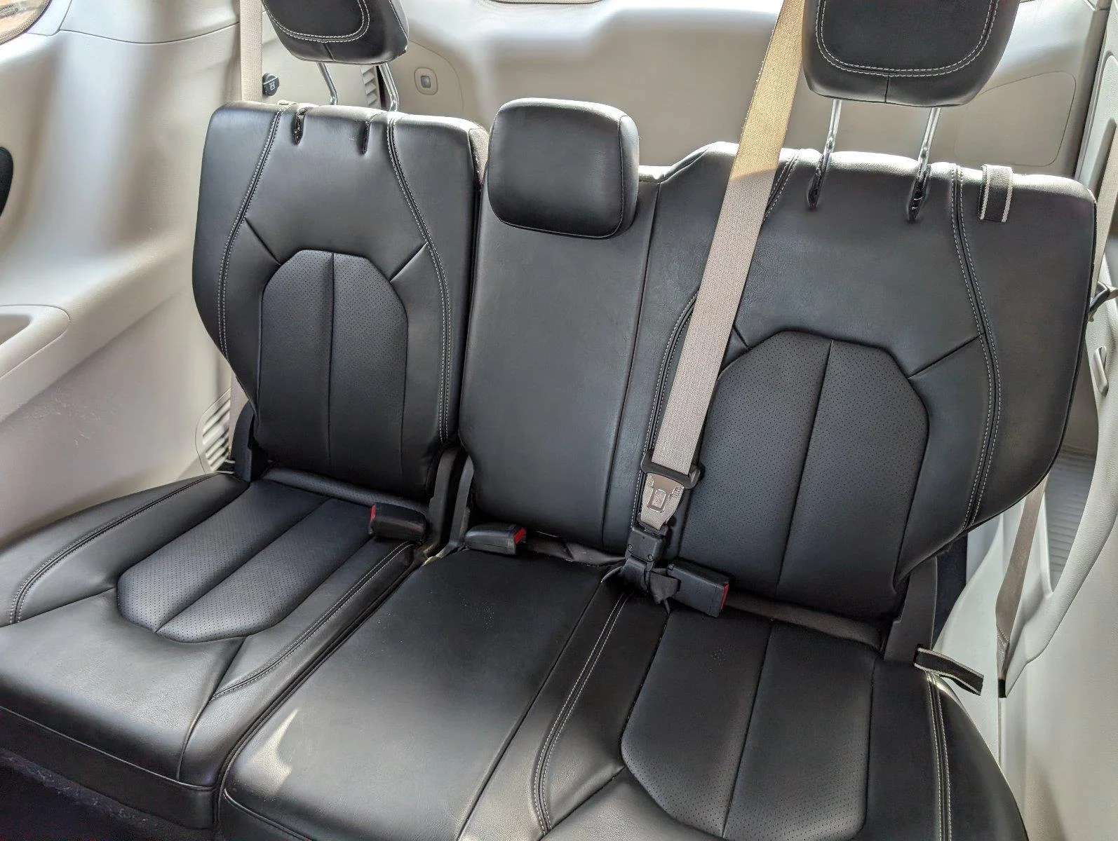 Used 2024 Red Hot Pearlcoat Chrysler Touring L image 33