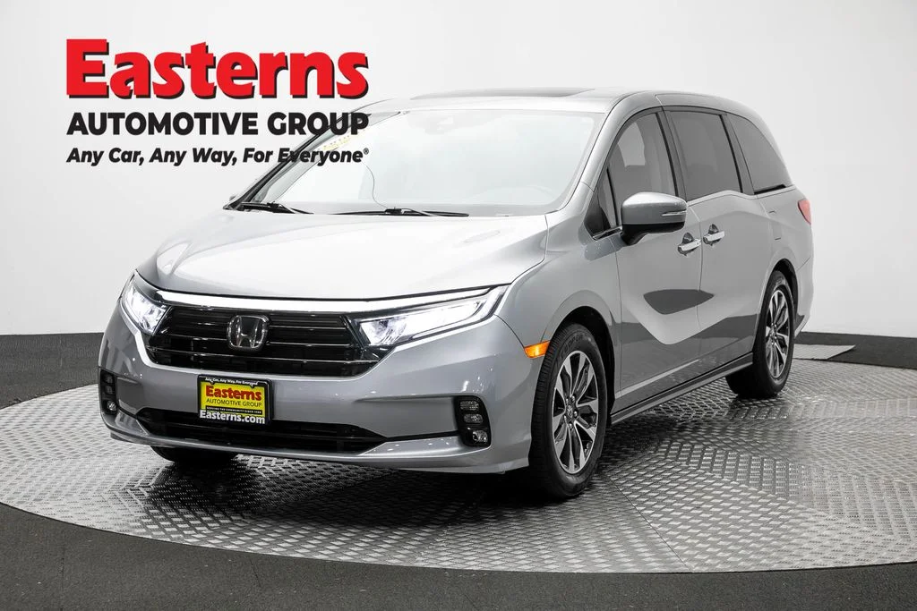 Used 2023 Silver Honda EX-L image 1