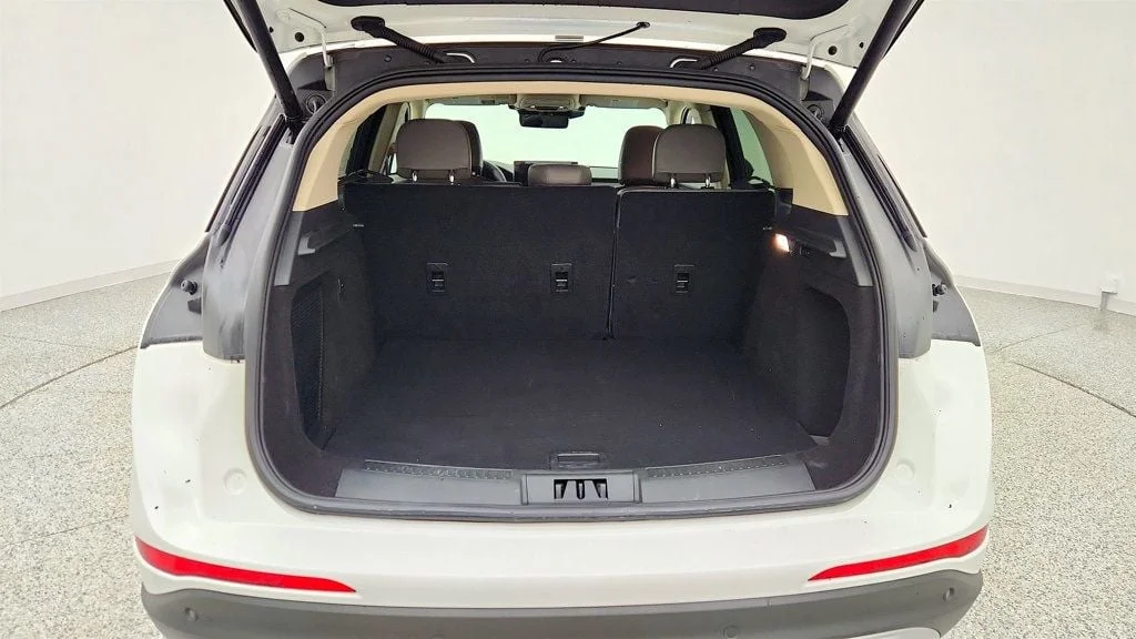 Used 2023 Pristine White Metallic Tri-Coat Lincoln Standard AWD w/ Equipment Group 101A and Co-Pilot360 Vision image 21