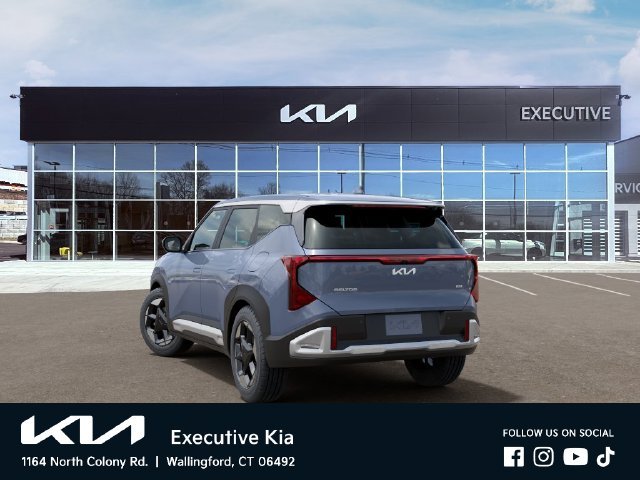 New 2027 Pale Gray Kia S image 4