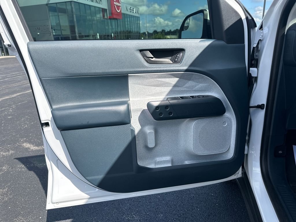 Used 2022 White Ford XLT image 12