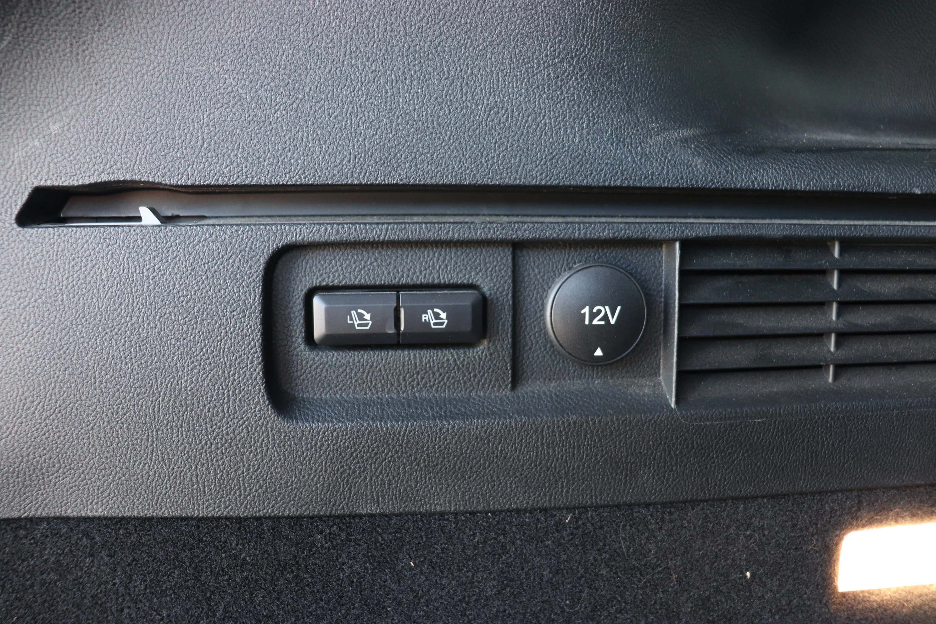 Used 2023 Black Lincoln Reserve image 7