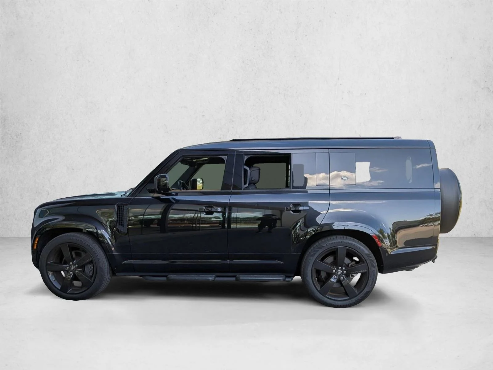 Used 2024 Black Land Rover X-Dynamic SE image 8