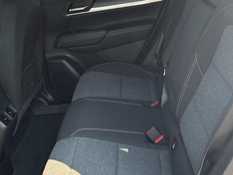 Used 2025 White GMC Elevation image 8