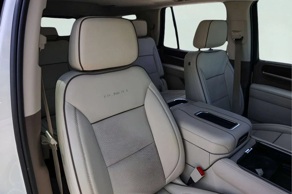Used 2022 WHITE FROST TRICOAT GMC Denali image 34