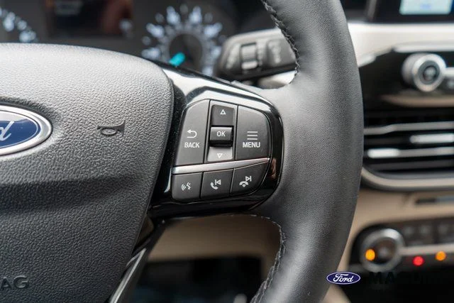 Used 2022 Blue Ford SE image 21