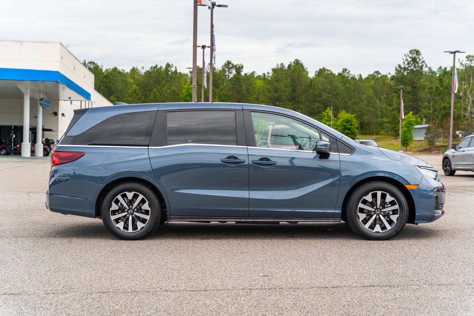 2025 Honda Odyssey EX-L - Photo 8