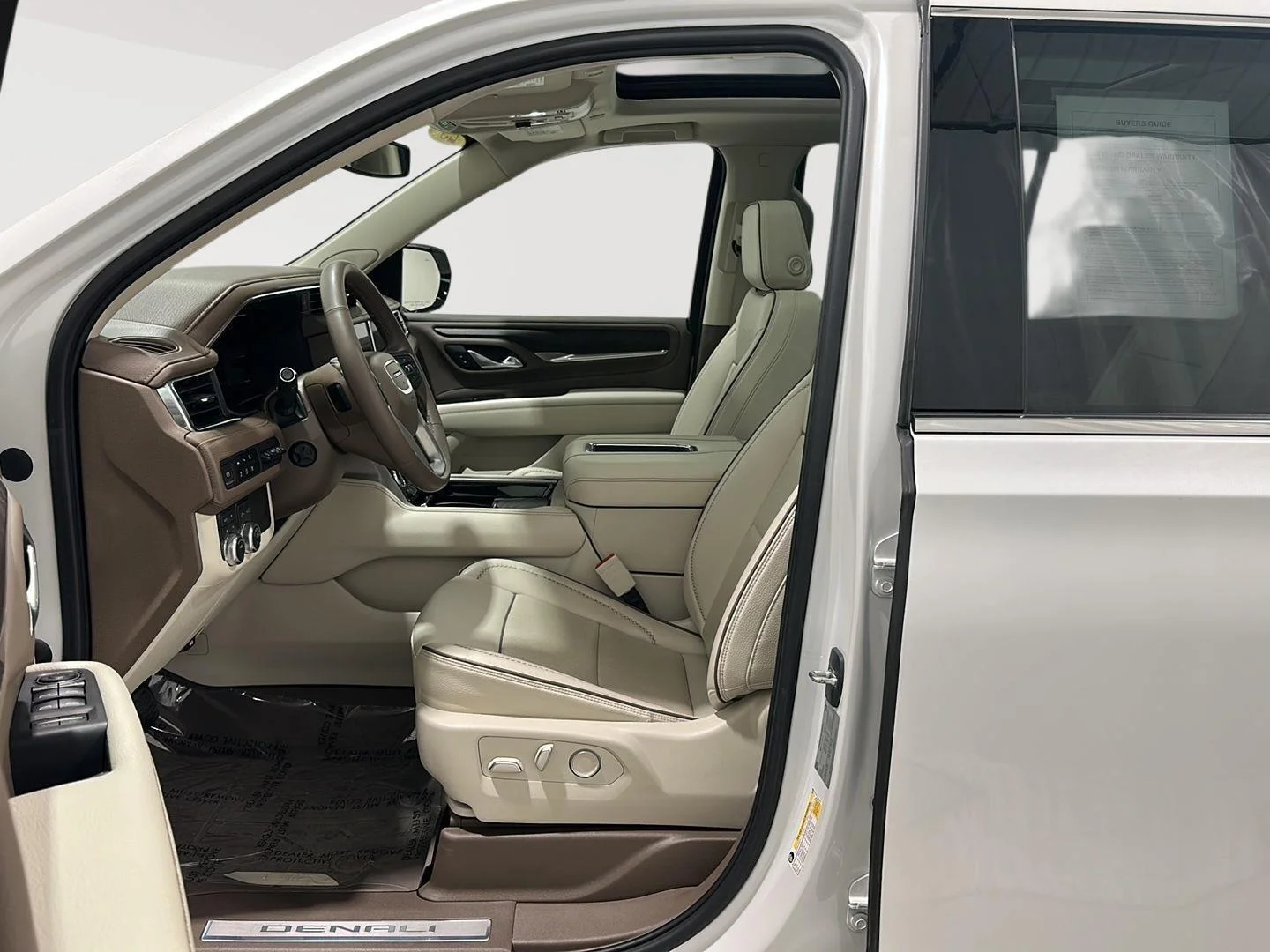 Used 2023 WHITE FROST TRICOAT GMC Denali image 19