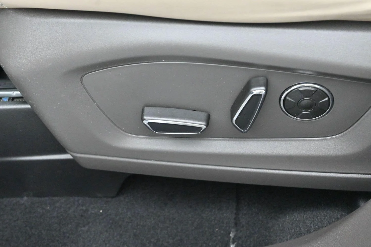 Used 2020 Star White Metallic Tri-Coat Ford Platinum image 14