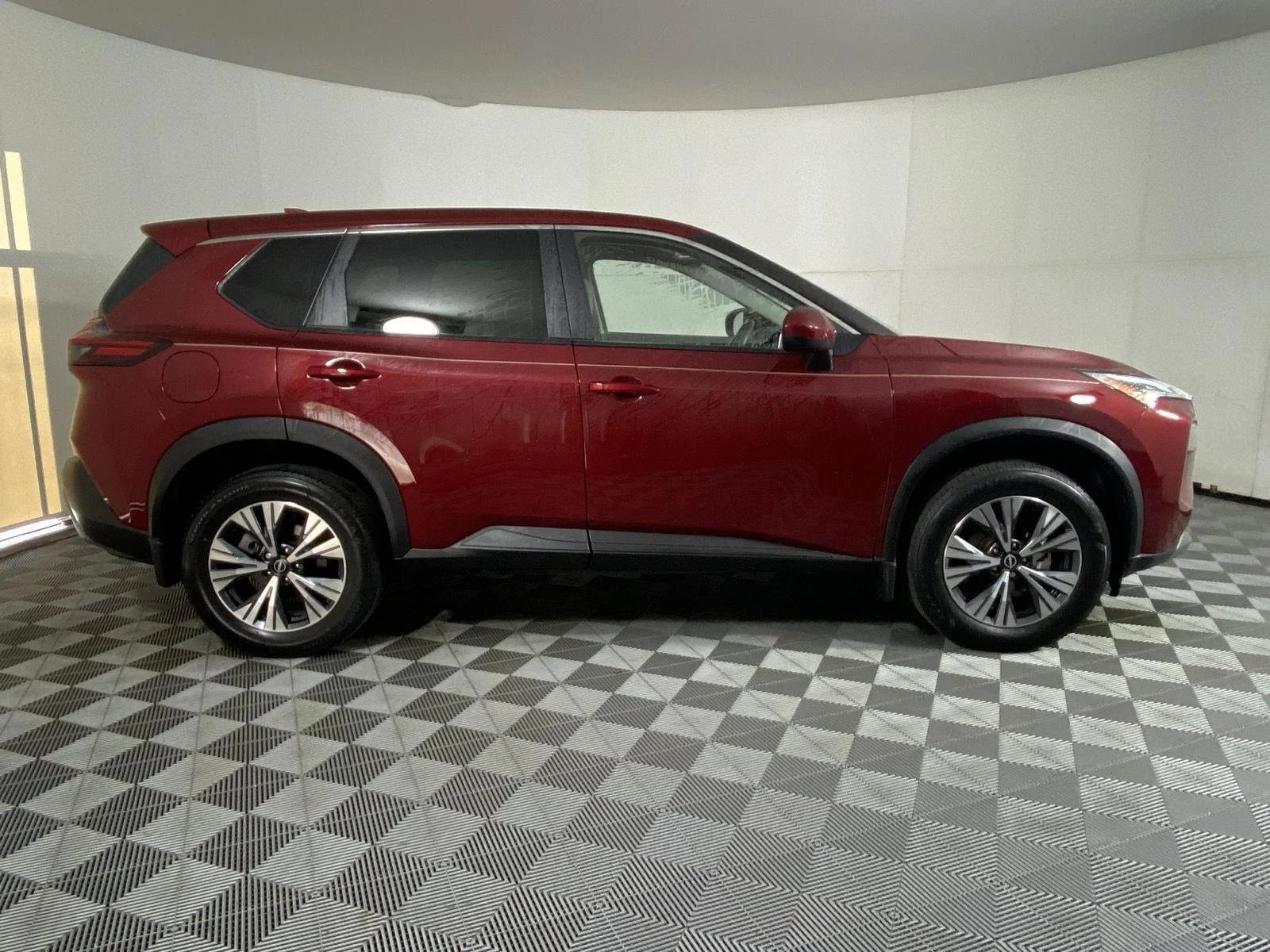 Used 2023 Scarlet Ember Tintcoat Nissan SV image 3