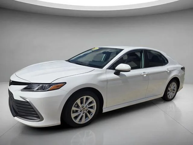 Used 2023 Ice Cap Toyota LE image 9
