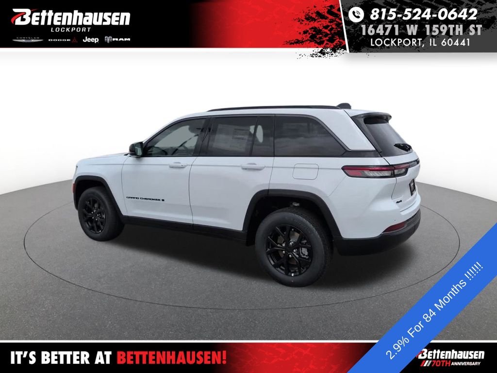 New 2026 White/off-white Jeep Laredo Altitude image 11