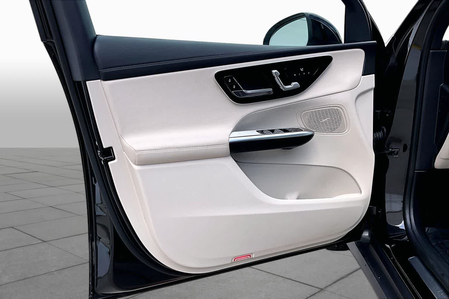 Used 2025 Black Mercedes-Benz GLC 300 image 19