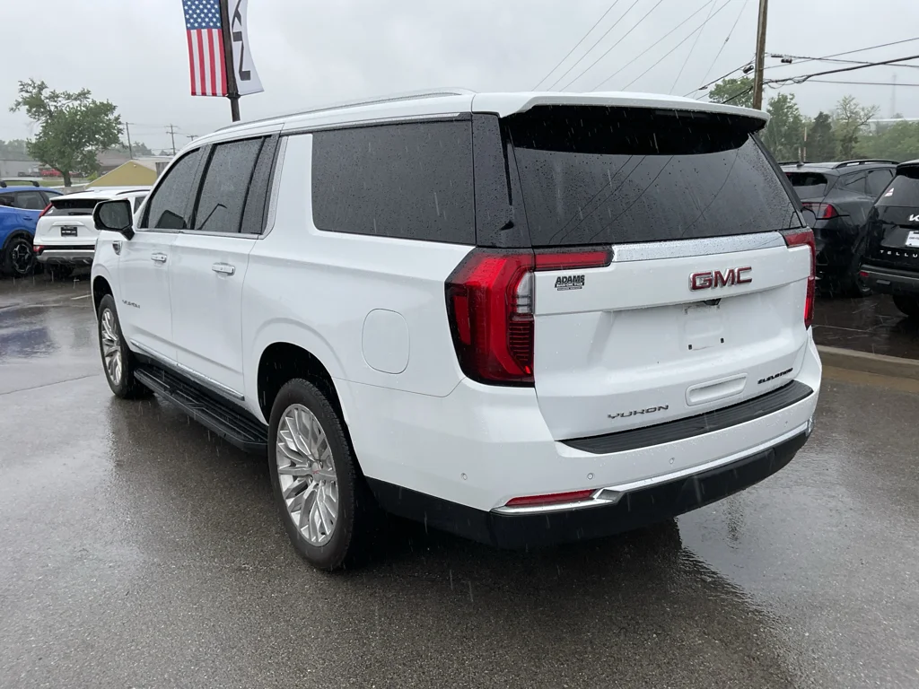 Used 2025 Summit White GMC Elevation image 7