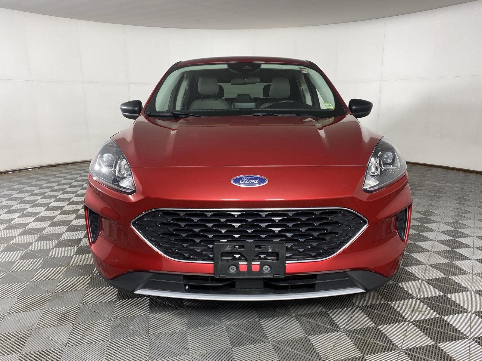 Used 2022 Rapid Red Metallic Tinted Clearcoat Ford SE image 17