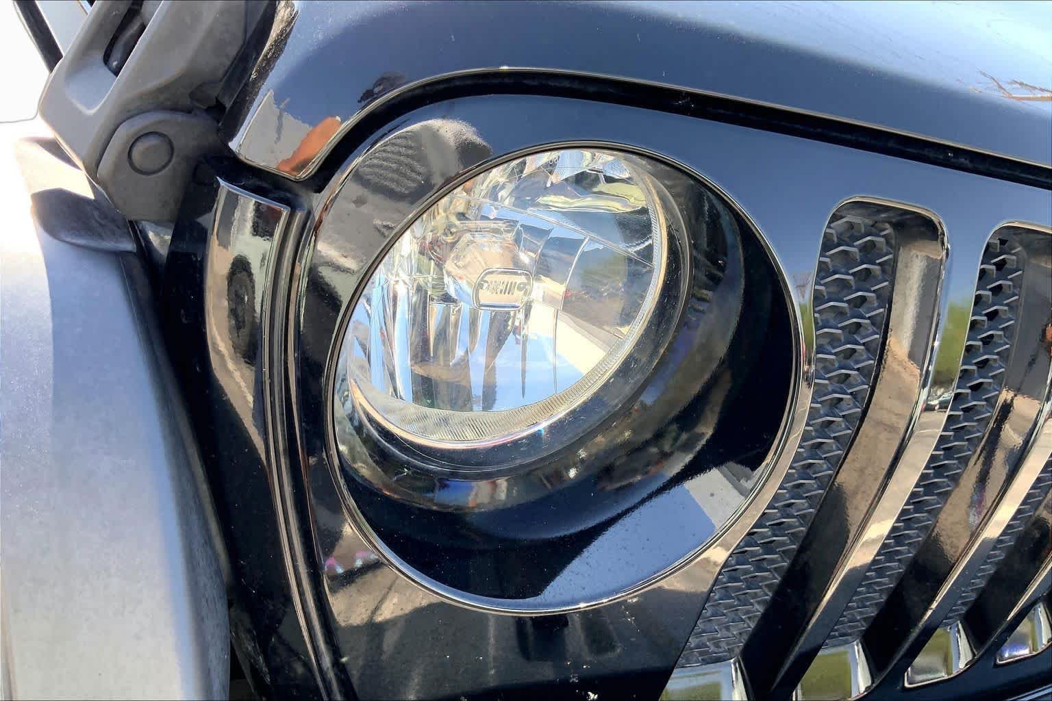 Used 2018 Black Clearcoat Jeep Sport S image 24