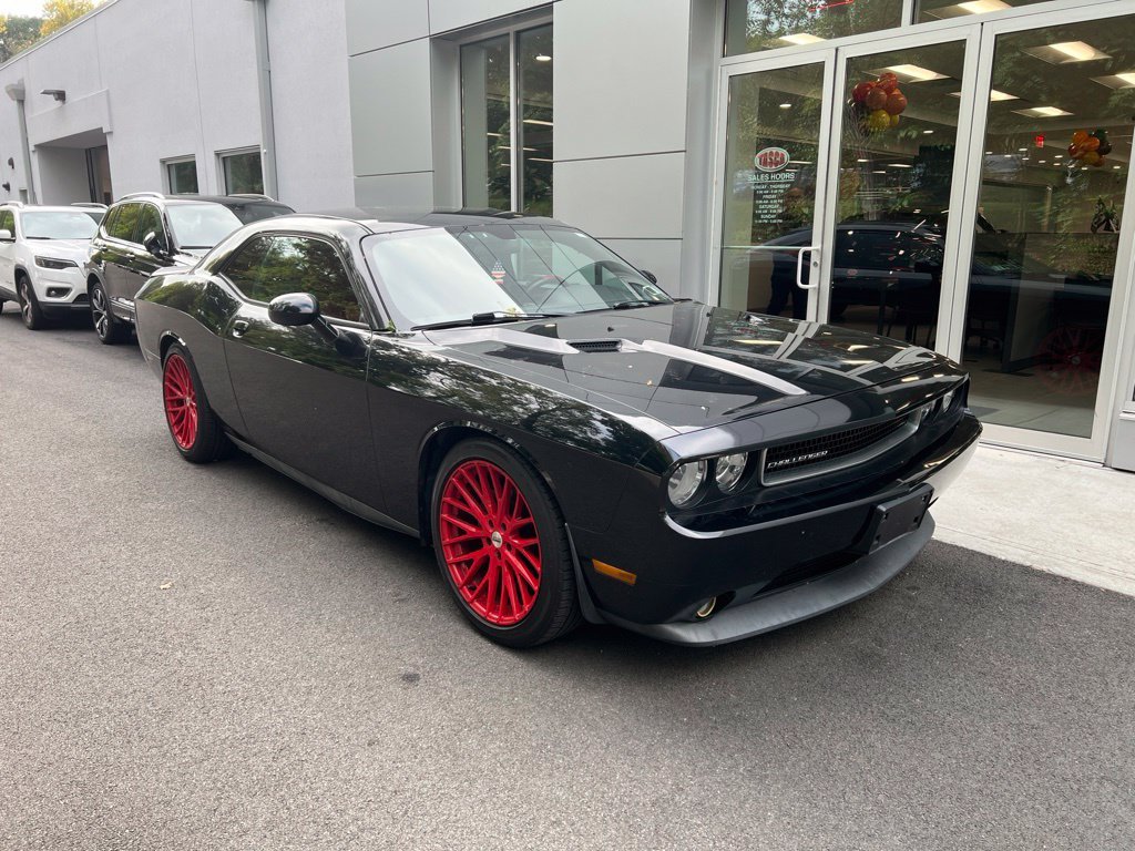 Used 2013 Black Dodge SXT image 1