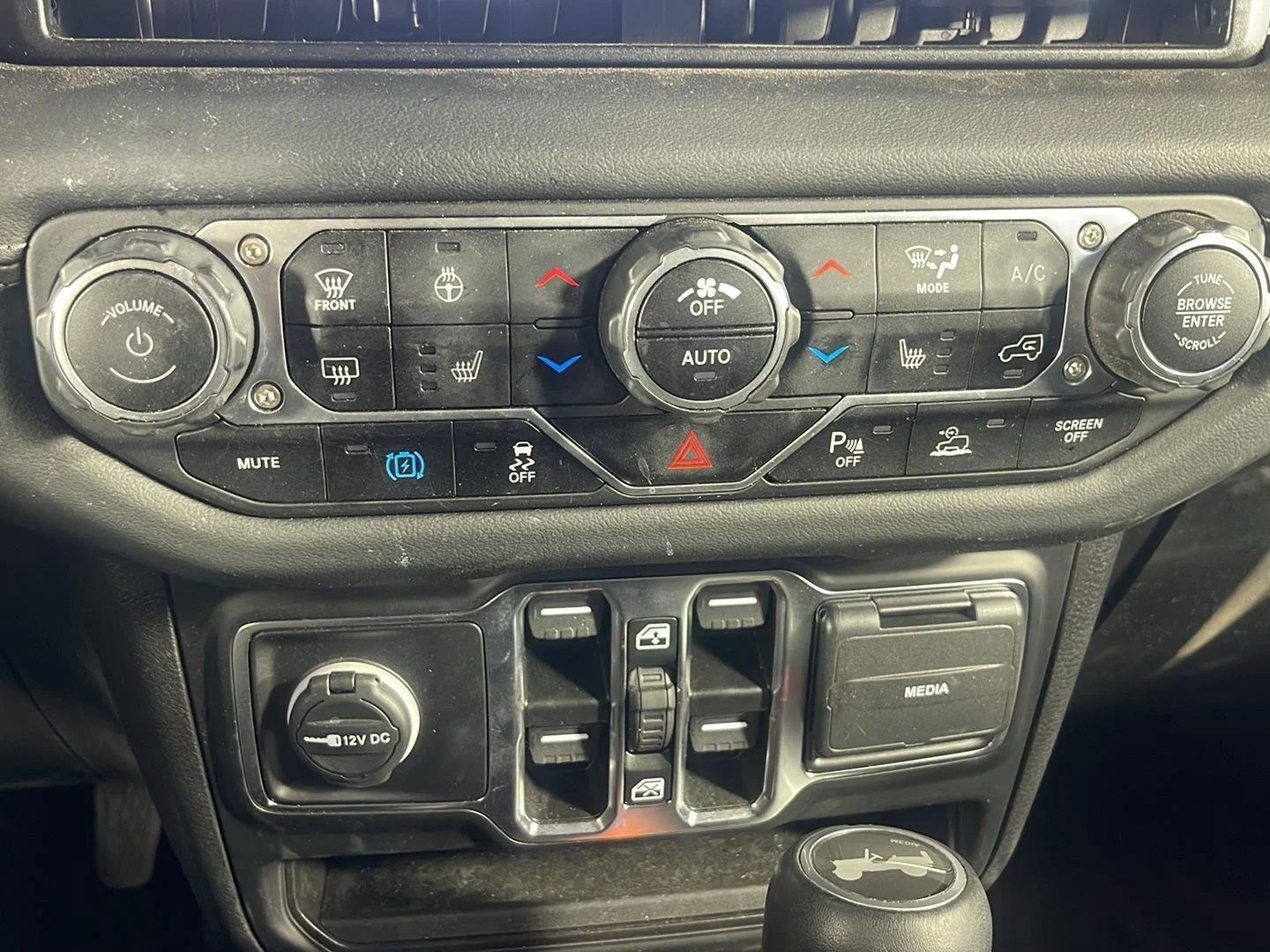 Used 2024 Silver Zynith Clearcoat Jeep High Altitude image 18