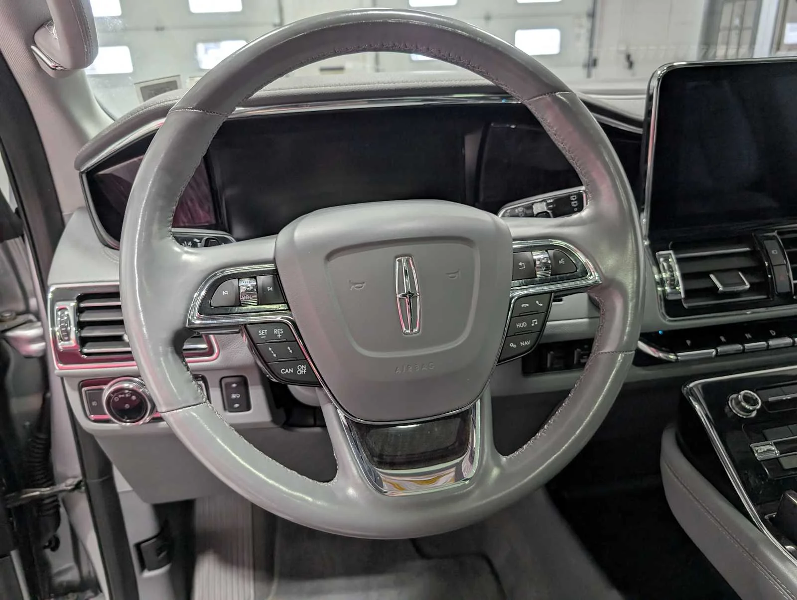 Used 2020 Silver Radiance Lincoln Reserve image 37