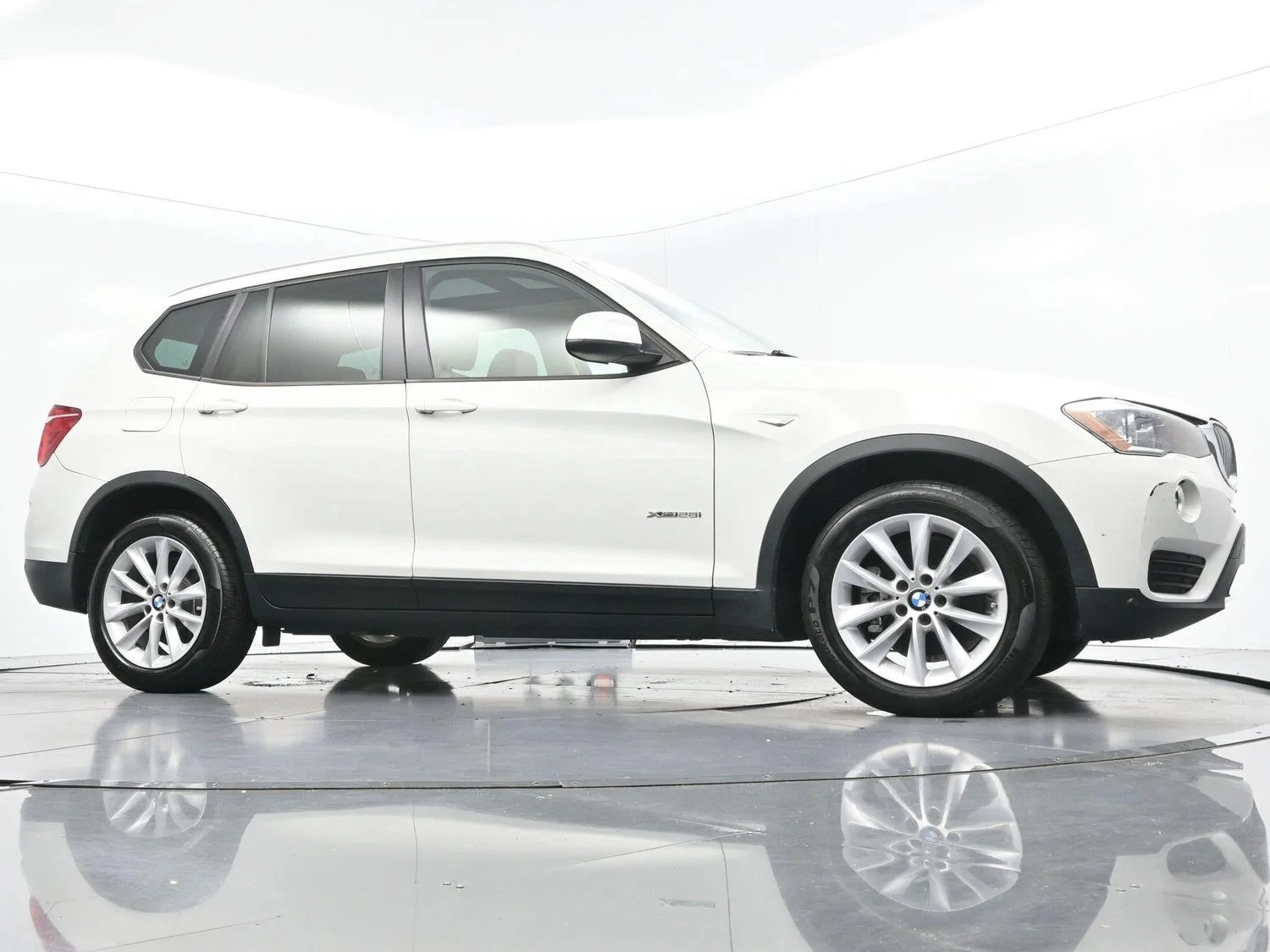 Used 2017 Alpine White BMW xDrive28i image 42