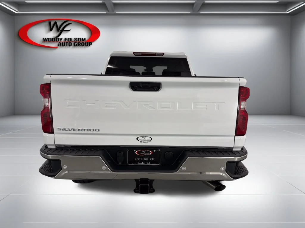 New 2026 Summit White Chevrolet WT image 9