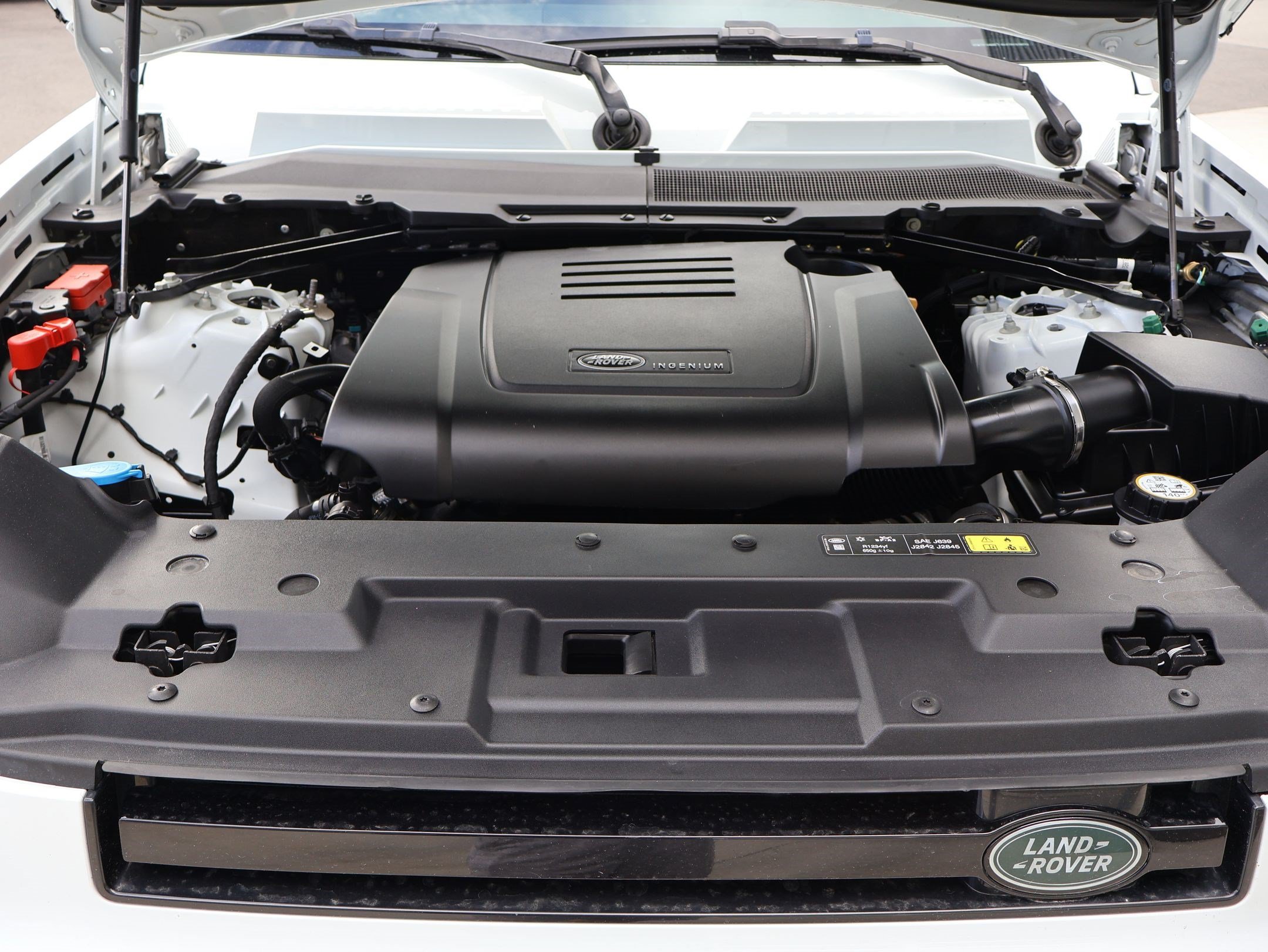 Used 2025 Fuji White Land Rover 110 P300 S image 33