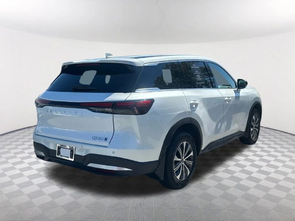 Certified Used 2026 White INFINITI PURE image 5