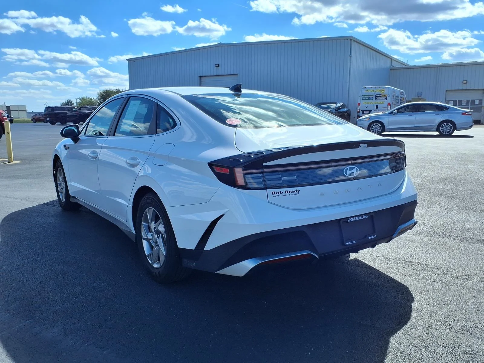 Certified Used 2025 White Hyundai SE image 15