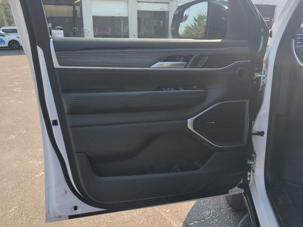 Used 2023 White Jeep Series II image 12
