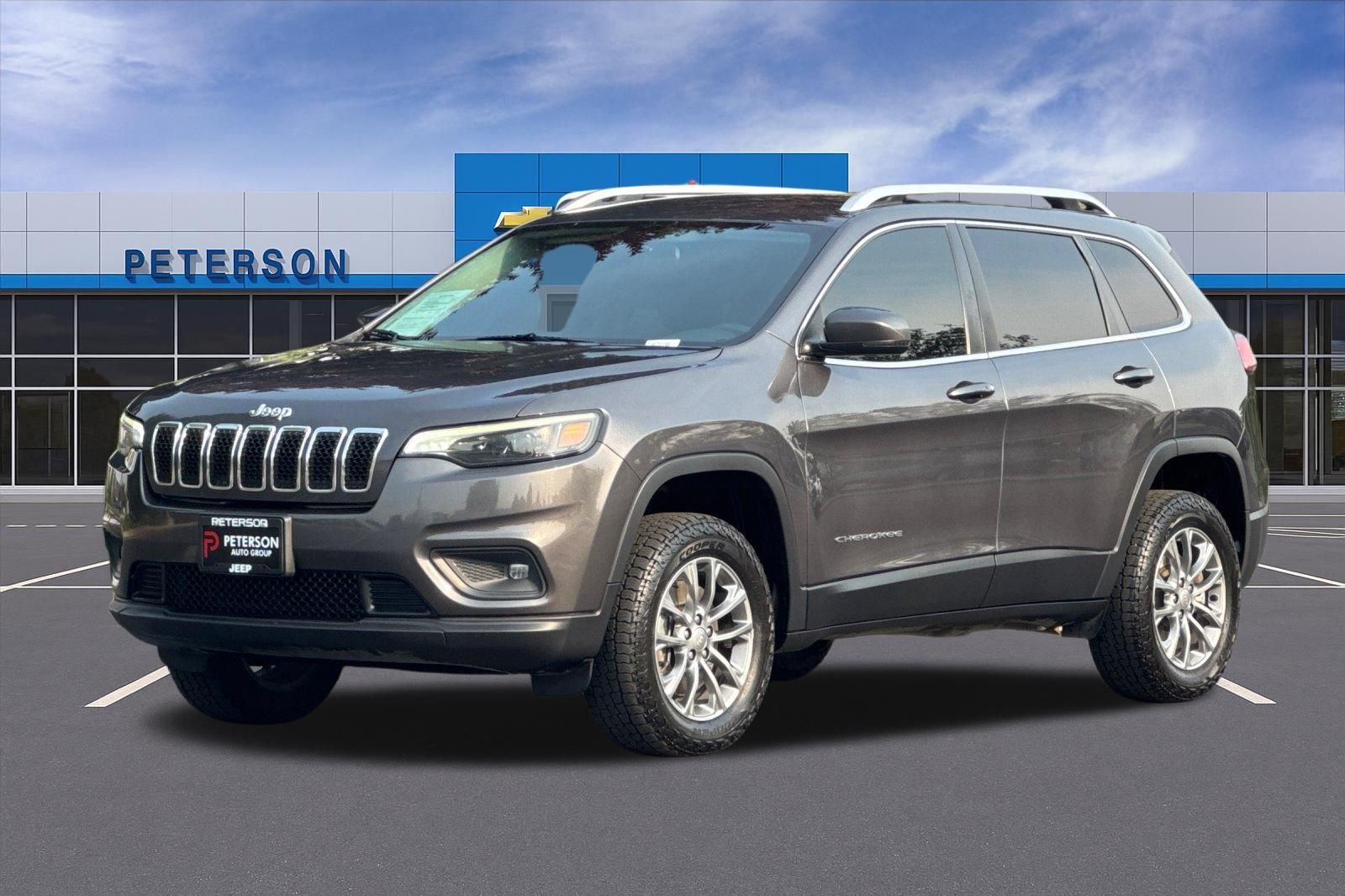 Used 2019 Gray Jeep Latitude Plus image 8