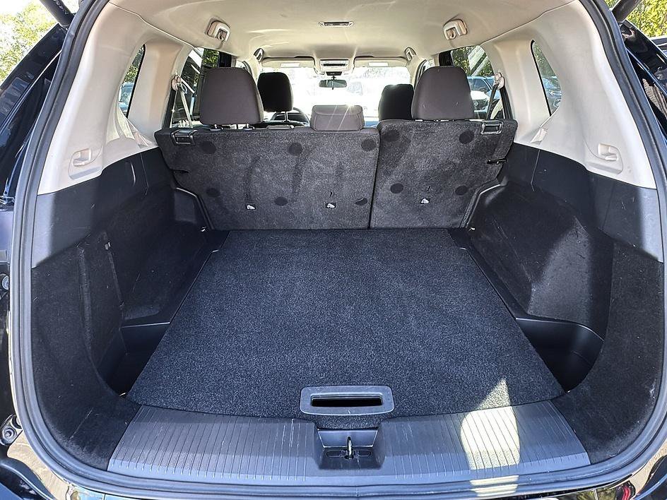 Used 2025 Super Black Nissan SV image 37